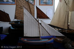 ...oder dieser Segler. 

Die "Maurice & Pierre" von Peter Burgmann.

Ich durfte das Boot schon beim Hochseesegeln in Leogang auf dem Wasser bewundern

In der Schiffsmodell 08/2011 findet man einen detaillierten Baubericht

DSC 7184
