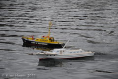 Niederländisches Hafendiensboot von Towmaster mit restaurierter Condor von JL

Silvester 2012

DSC 2613